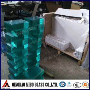 تصویر کے فریم کے لیے صاف گلاس کاٹیں۔