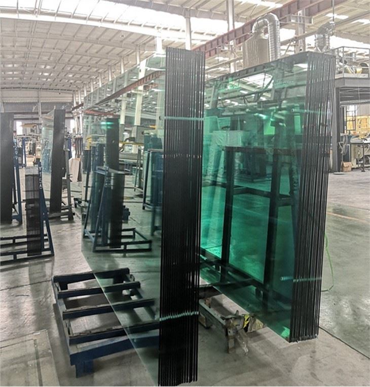 padel court glass panel produced by MIGOGLASS