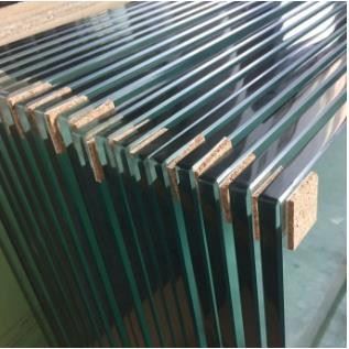 پیڈیل کورٹ نے غص .ہ گلاس