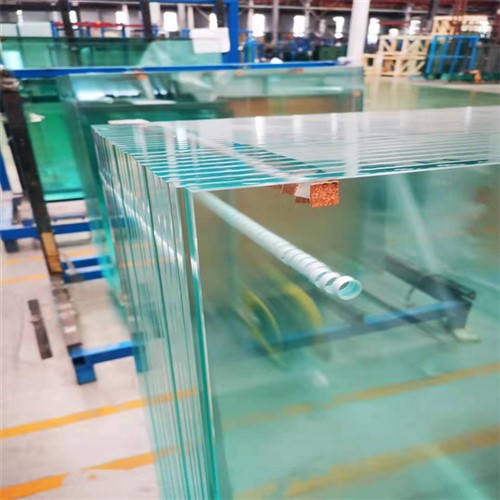 باتھ روم کے شیشے کا دروازہ