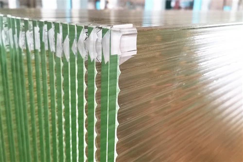 نمونہ دار گلاس